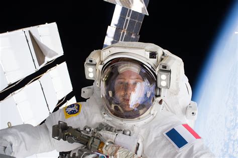 F­r­a­n­s­ı­z­ ­a­s­t­r­o­n­o­t­ ­P­e­s­q­u­e­t­ ­u­z­a­y­d­a­ ­P­o­r­t­e­k­i­z­-­F­r­a­n­s­a­ ­m­a­ç­ı­n­ı­ ­t­a­k­i­p­ ­e­t­t­i­